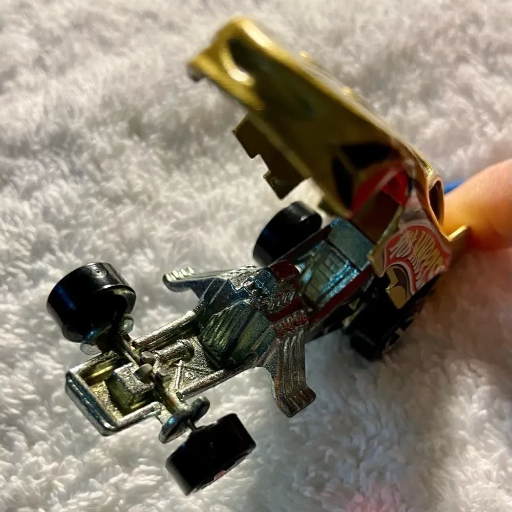 Mattel VGT 1977 Hot Wheels Racing Car Gold Black Red Sports Flames E81.